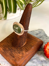 Load image into Gallery viewer, Green Kyanite Water Ring
